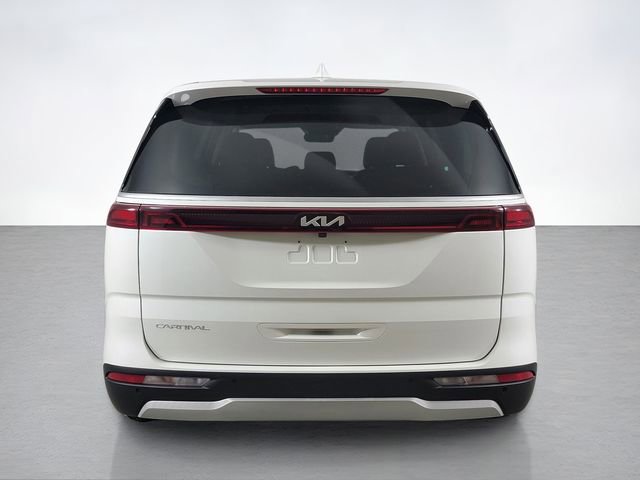 Used 2023 Kia Carnival LX FWD image 4