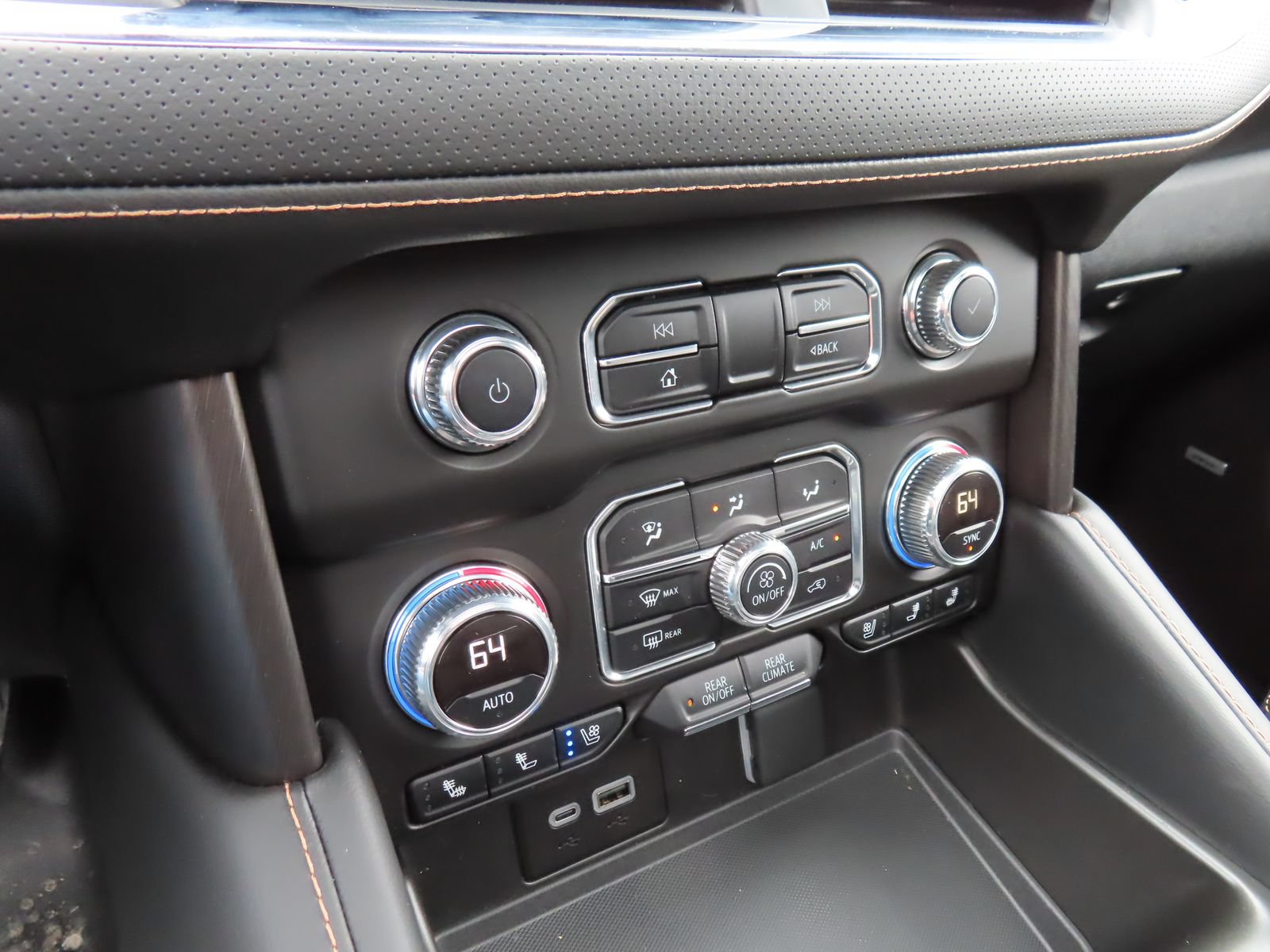 Used 2024 GMC Yukon XL AT4 w/ AT4 Premium Package AWD/4WD image 28