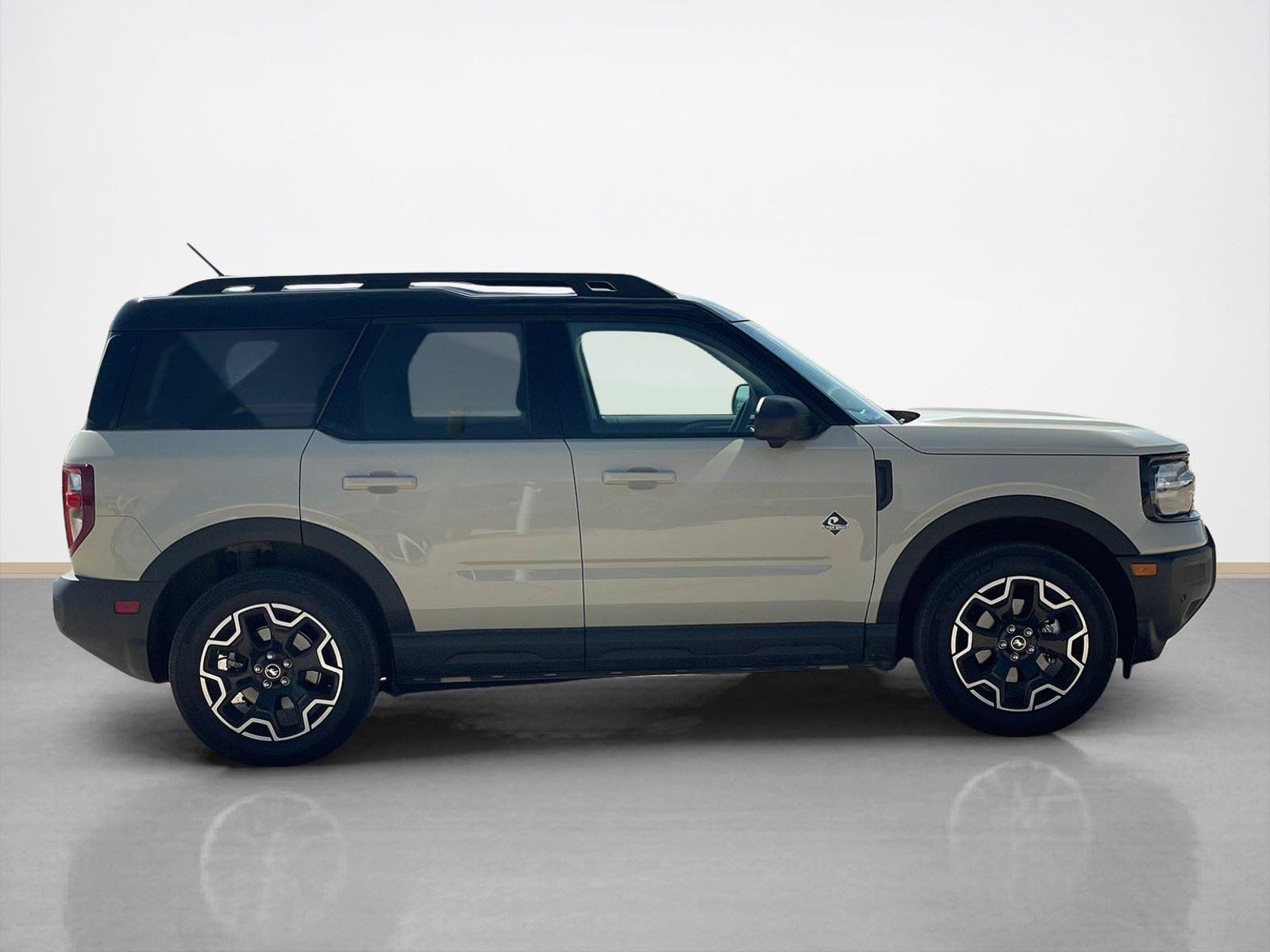 Certified 2025 Ford Bronco Sport Outer Banks w/ Outer Banks Tech Package+ AWD/4WD image 8