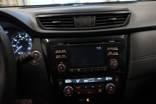 Used 2017 Nissan Rogue SV AWD/4WD image 21