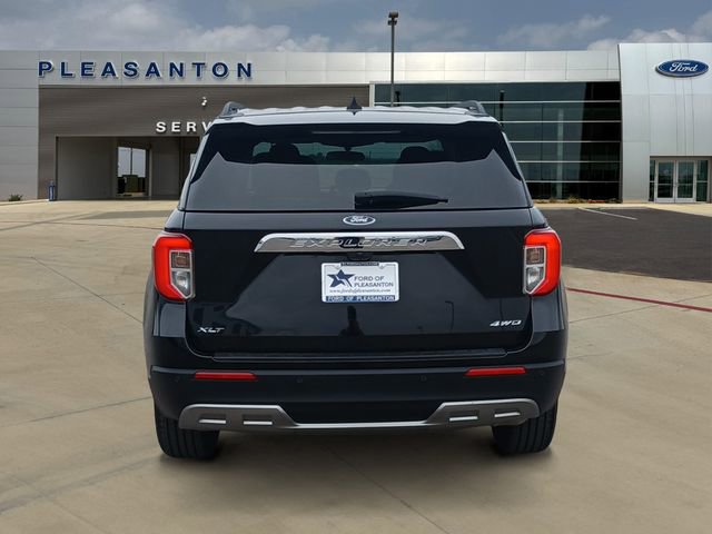 Certified 2024 Ford Explorer XLT w/ Equipment Group 202A AWD/4WD image 4