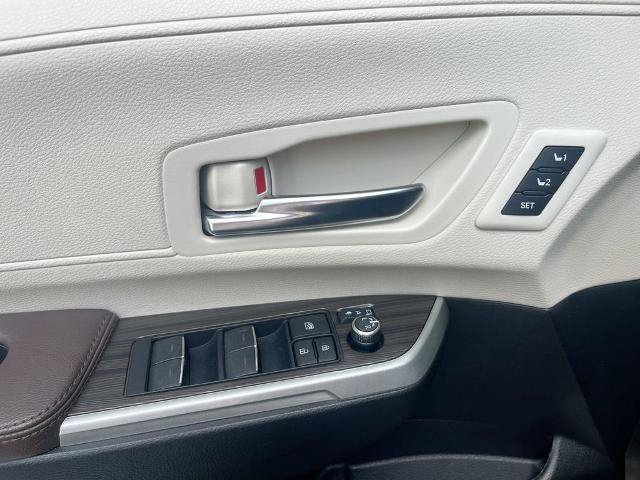 Used 2024 Toyota Sienna Platinum FWD image 13
