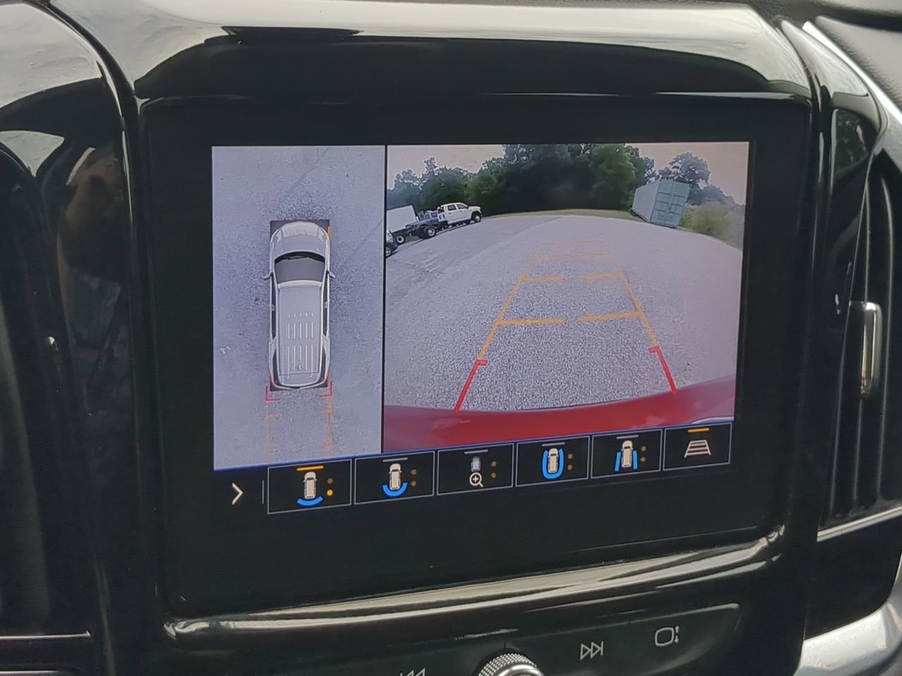 Used 2020 Chevrolet Traverse RS FWD image 18