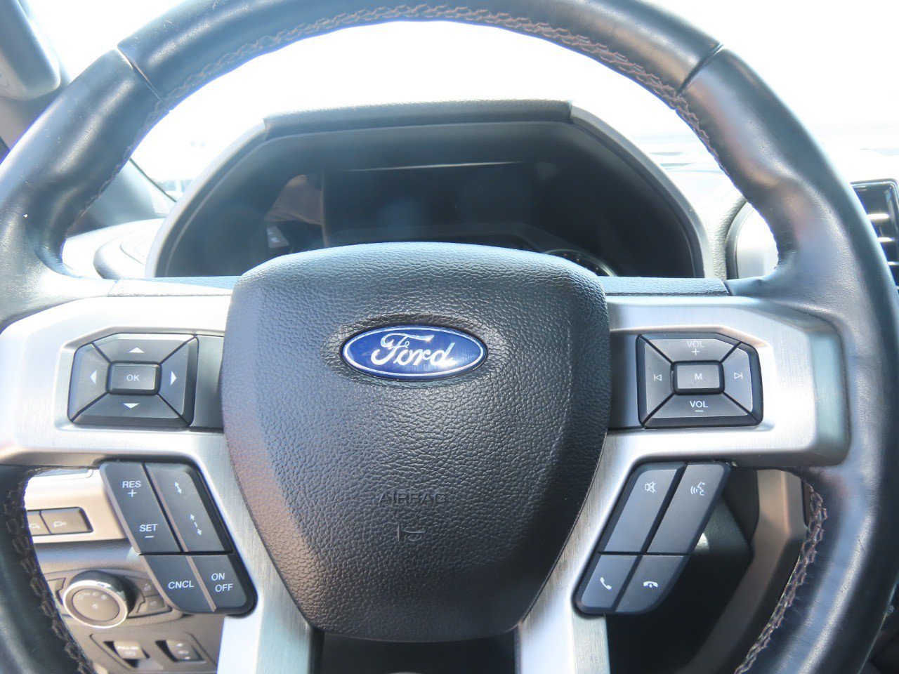 Certified 2018 Ford F150 Platinum w/ Equipment Group 701A Luxury RWD image 28