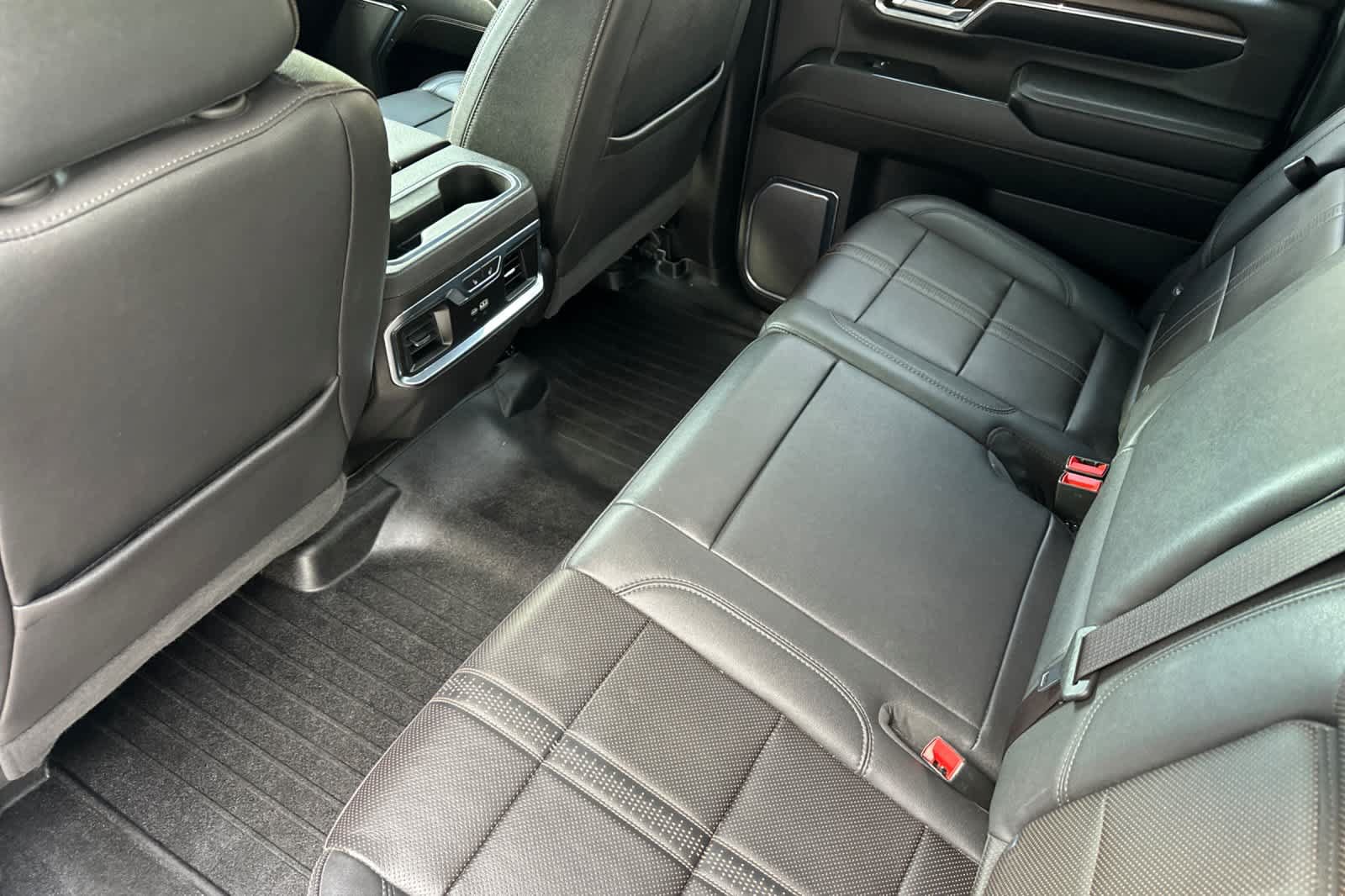 Used 2024 Chevrolet Silverado 3500 High Country AWD/4WD image 4