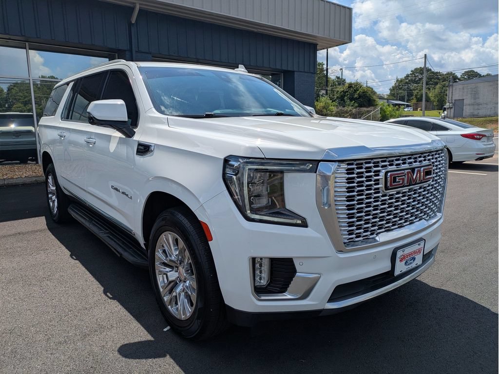 Used 2022 GMC Yukon XL Denali AWD/4WD image 3
