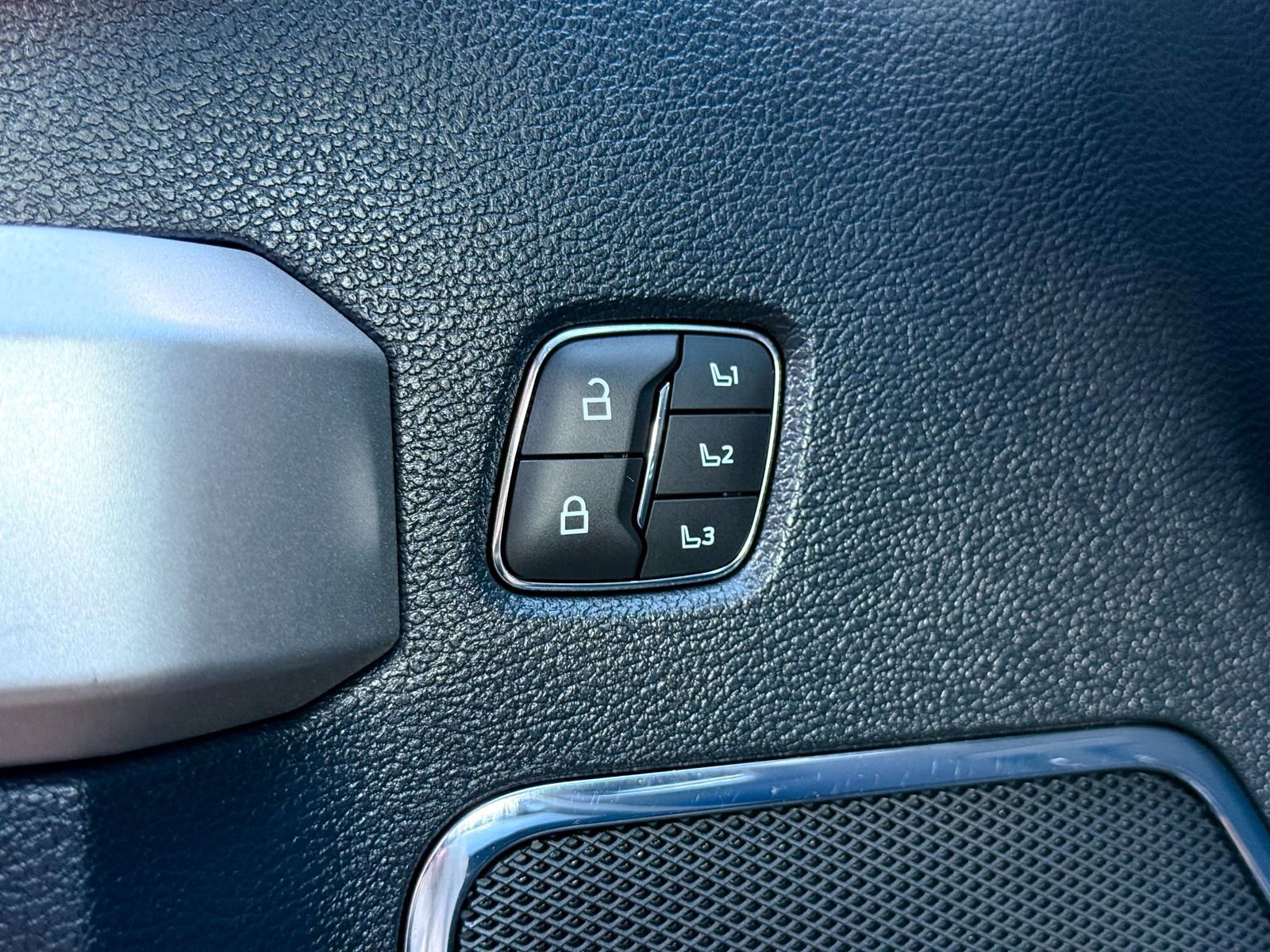 Certified 2022 Ford F350 Lariat w/ Lariat Ultimate Package image 33