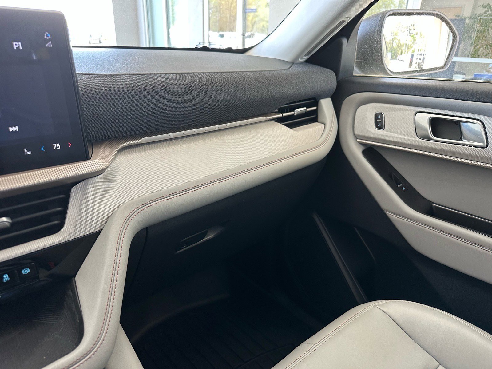 Certified 2025 Ford Explorer Active w/ Active Comfort Package RWD image 32