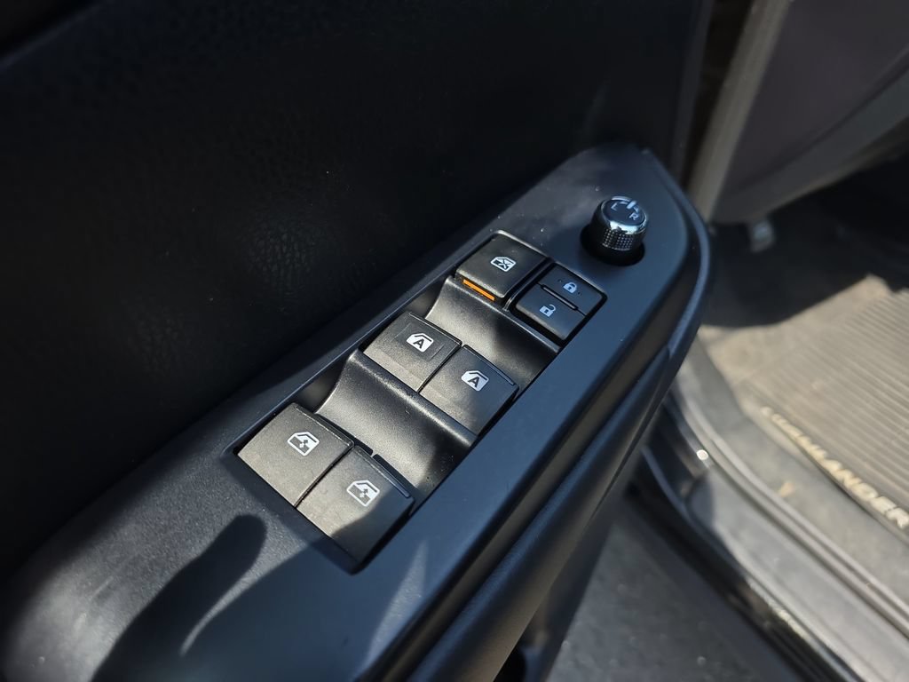 Used 2019 Toyota Highlander SE AWD/4WD image 21