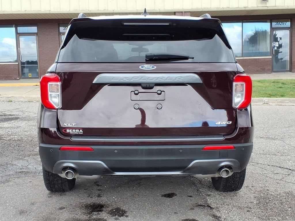 Certified 2023 Ford Explorer XLT w/ Equipment Group 202A AWD/4WD image 4