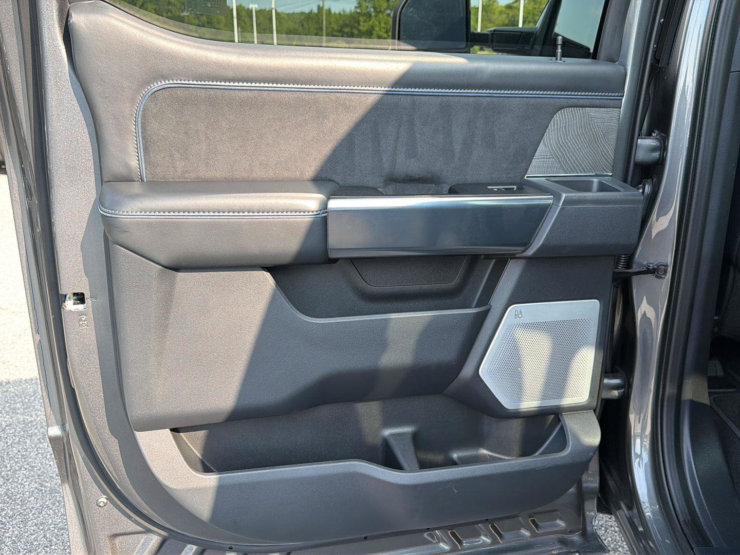 Certified 2025 Ford F250 Platinum w/ FX4 Off-Road Package AWD/4WD image 18