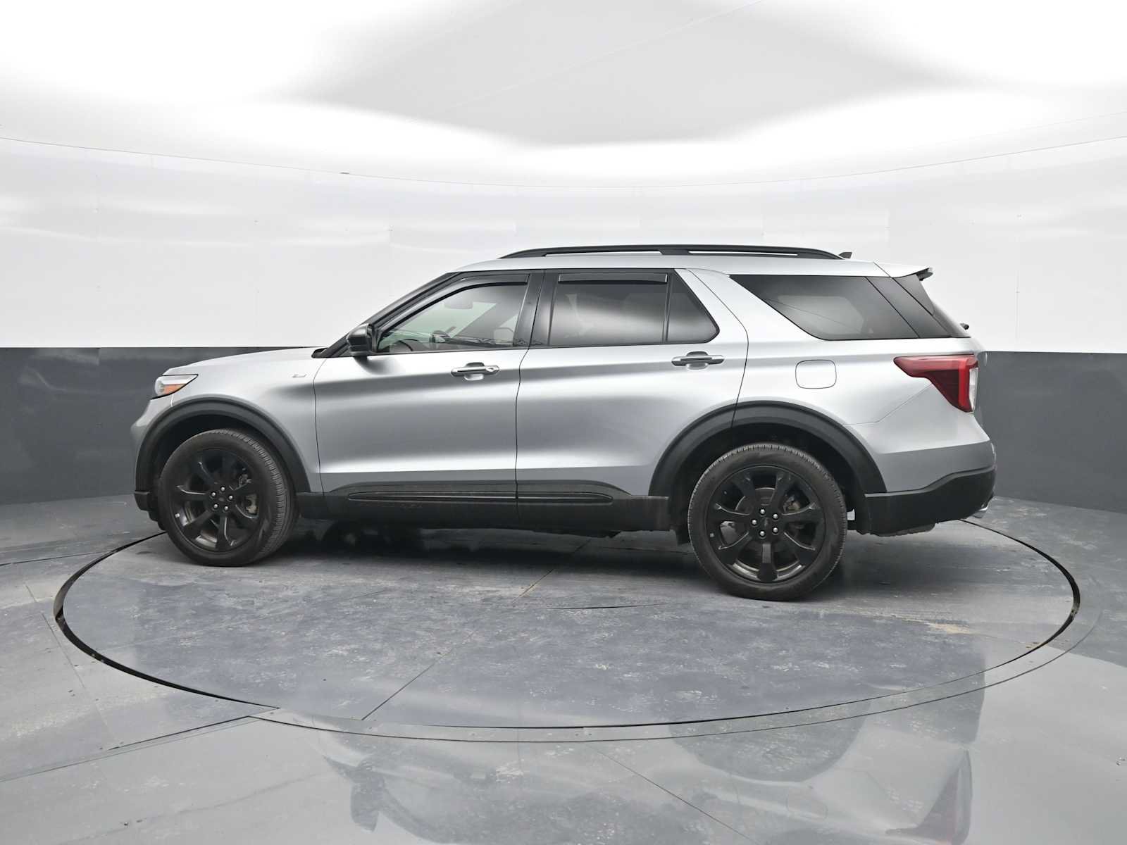 Certified 2024 Ford Explorer ST-Line w/ Class IV Trailer Tow Package AWD/4WD image 4