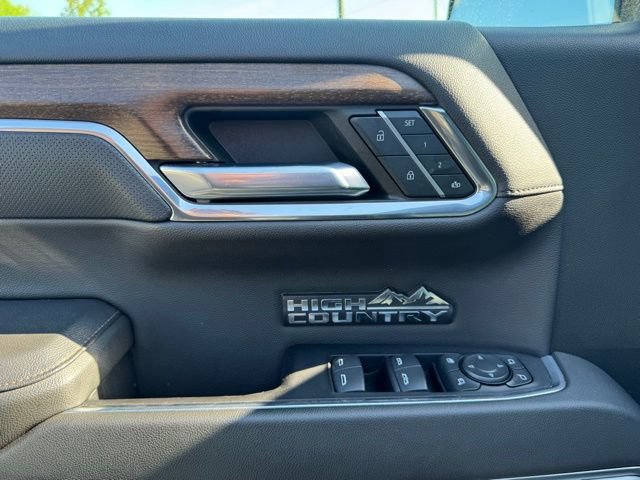 Used 2022 Chevrolet Silverado 1500 High Country w/ High Country Premium Package AWD/4WD image 21