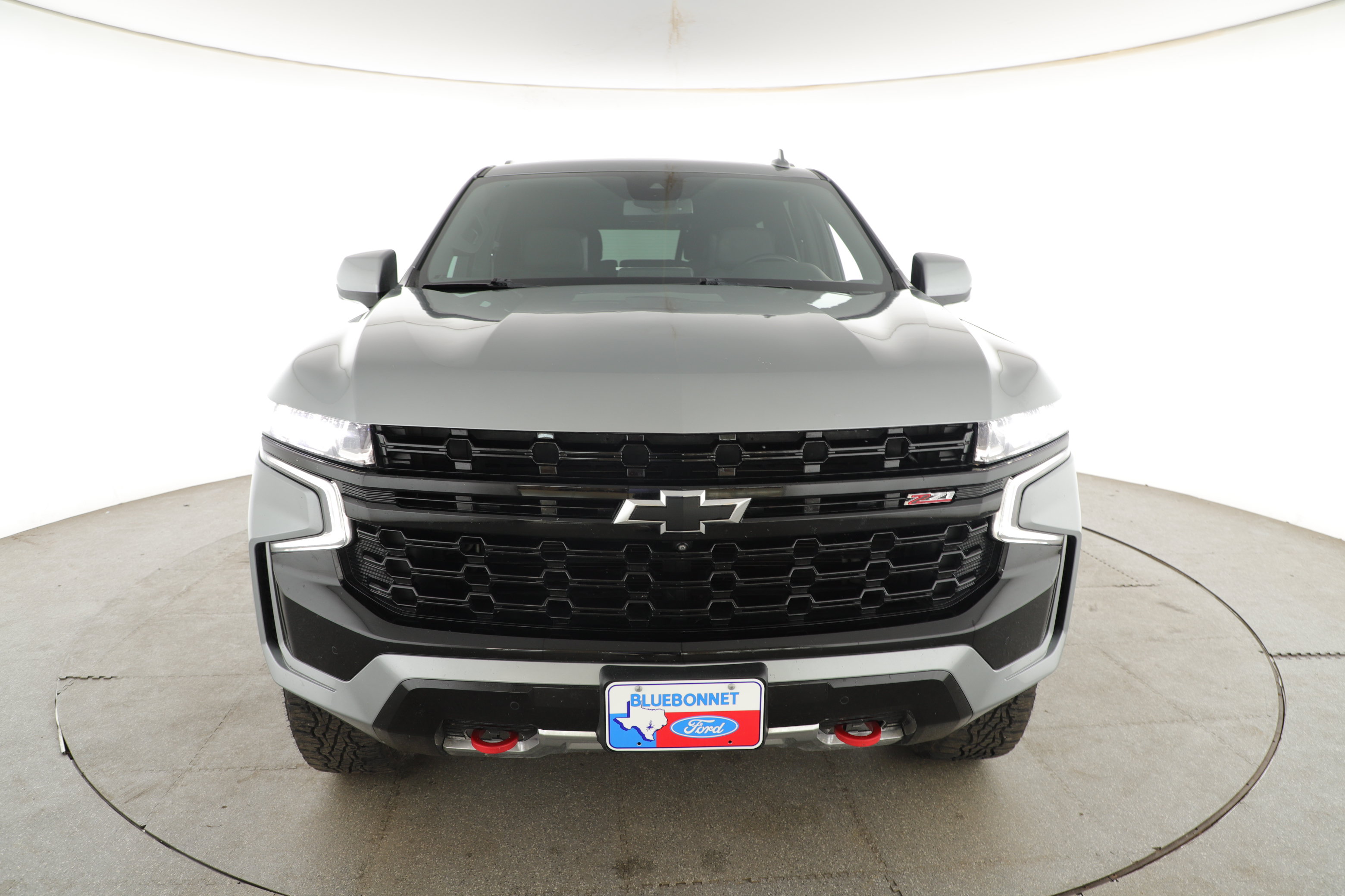 Used 2023 Chevrolet Tahoe Z71 w/ Luxury Package AWD/4WD image 2