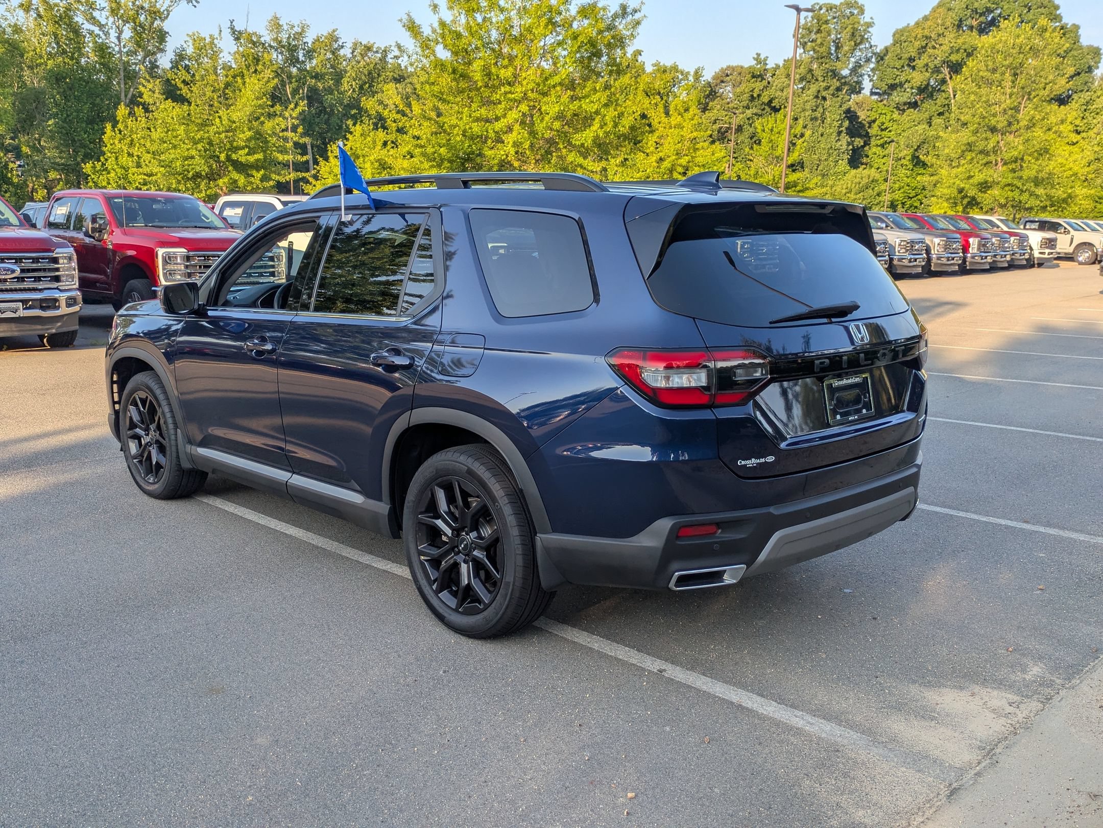 Used 2025 Honda Pilot Touring image 6