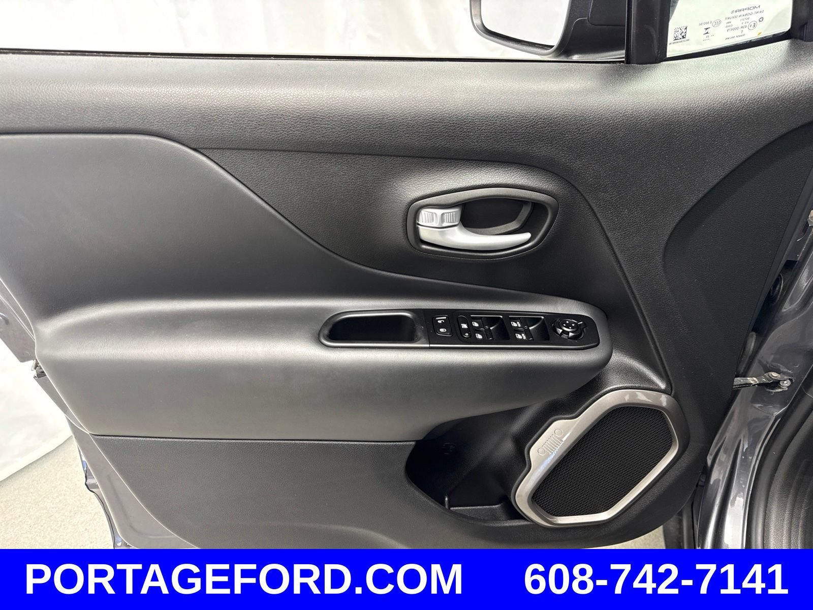 Used 2023 Jeep Renegade Latitude AWD/4WD image 12