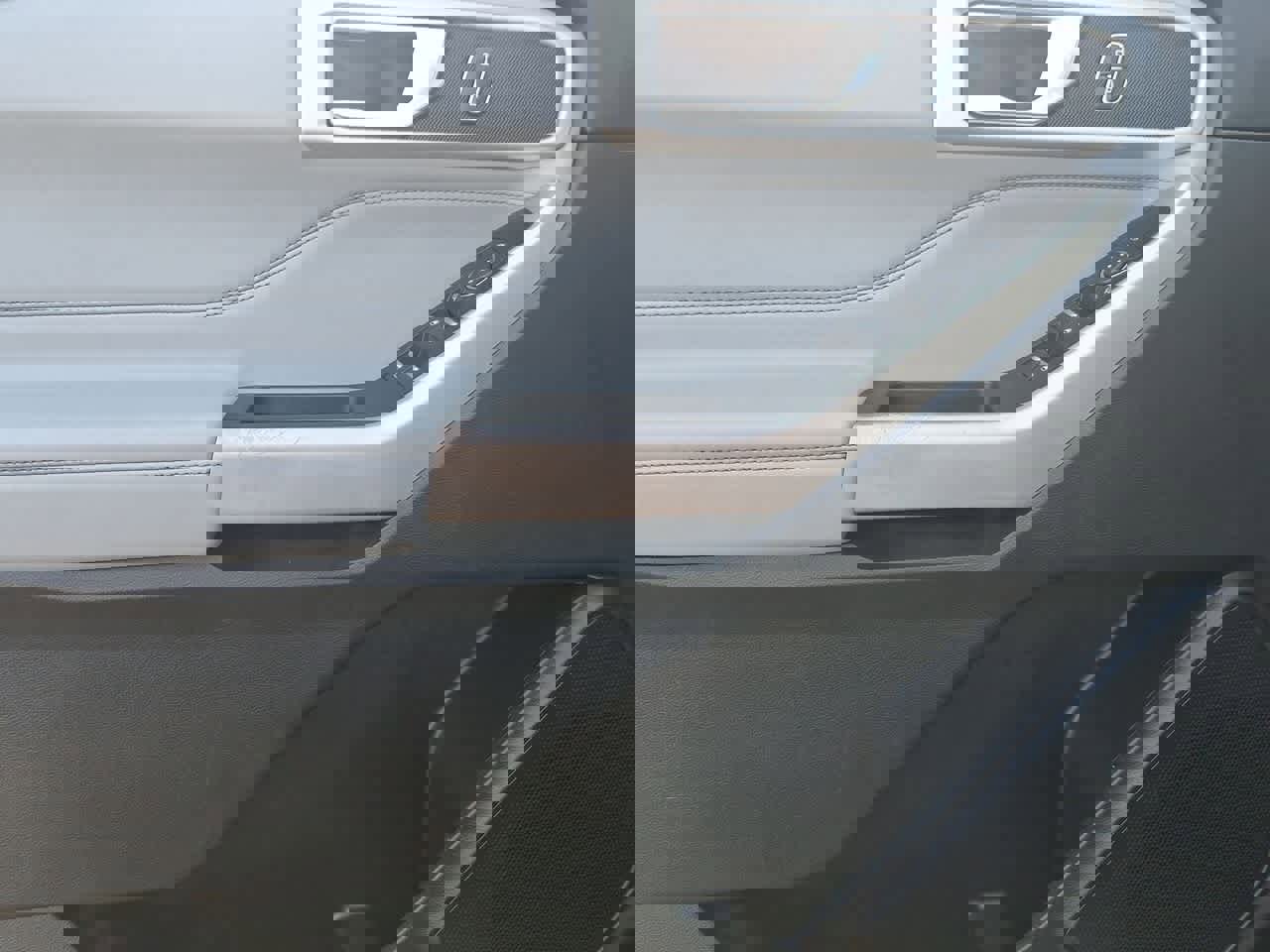 Certified 2022 Ford Explorer XLT w/ Equipment Group 202A image 16