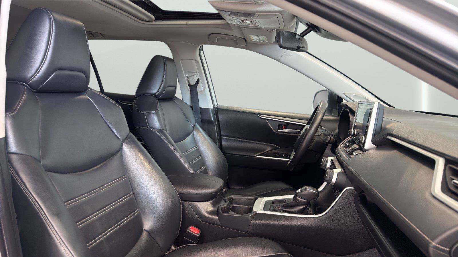Used 2020 Toyota RAV4 XLE Premium AWD/4WD image 14