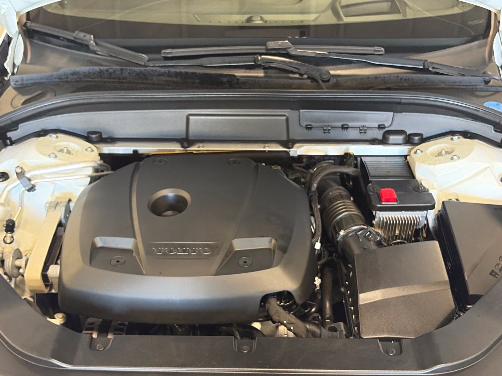Used 2019 Volvo XC60 T6 R-Design w/ Protection Package Premier AWD/4WD image 12