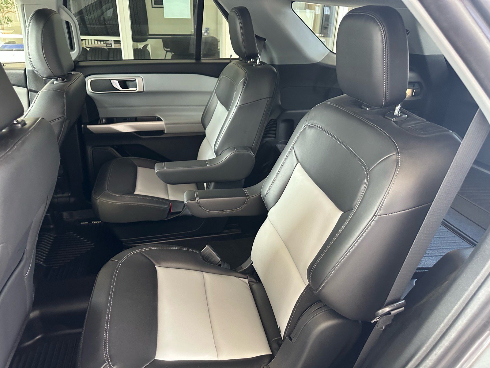 Certified 2022 Ford Explorer XLT w/ Equipment Group 202A RWD image 22