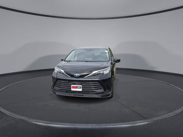 Used 2021 Toyota Sienna LE FWD image 3
