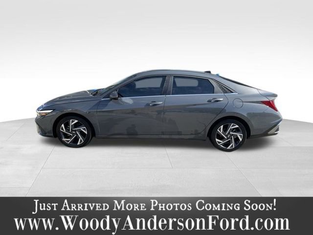 Used 2024 Hyundai Elantra Limited image 2