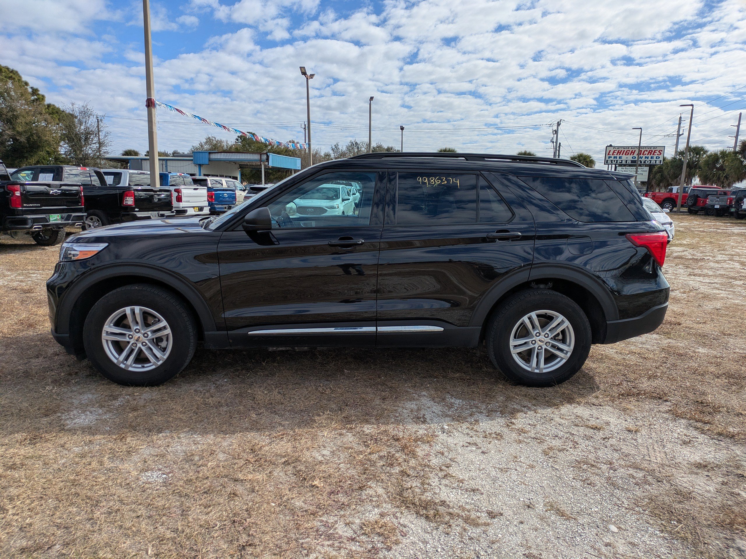 Certified 2024 Ford Explorer XLT AWD/4WD image 2