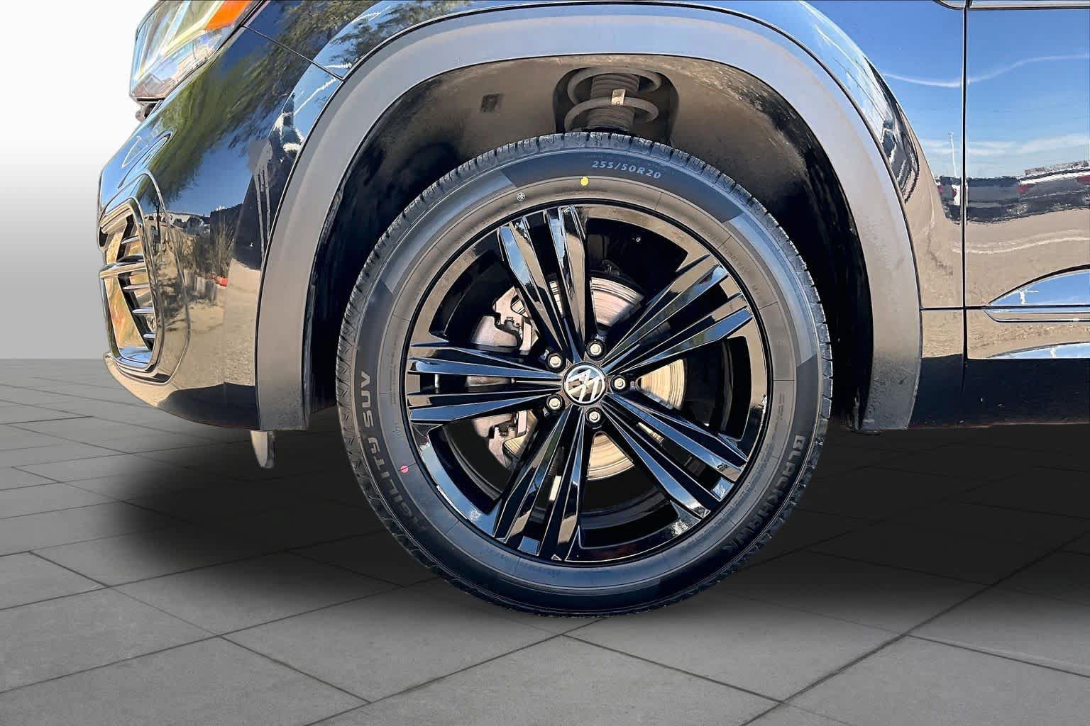 Used 2022 Volkswagen Atlas Cross Sport SEL R-Line AWD/4WD image 11