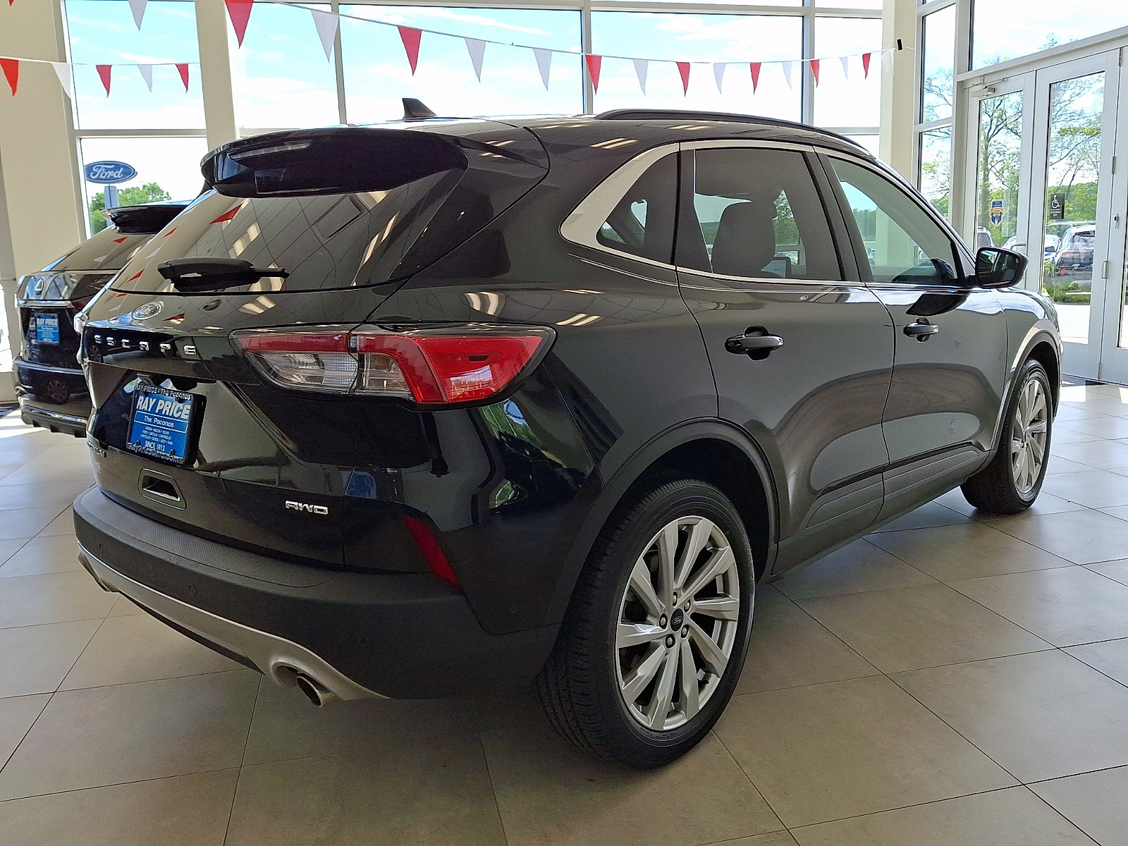 Certified 2022 Ford Escape Titanium w/ Titanium Elite Package AWD/4WD image 7