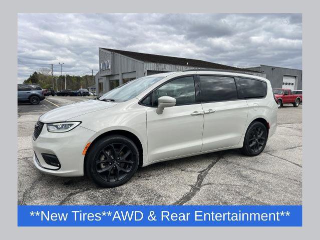 Used 2021 Chrysler Pacifica Touring-L w/ Uconnect Theater Family Group AWD/4WD image 1
