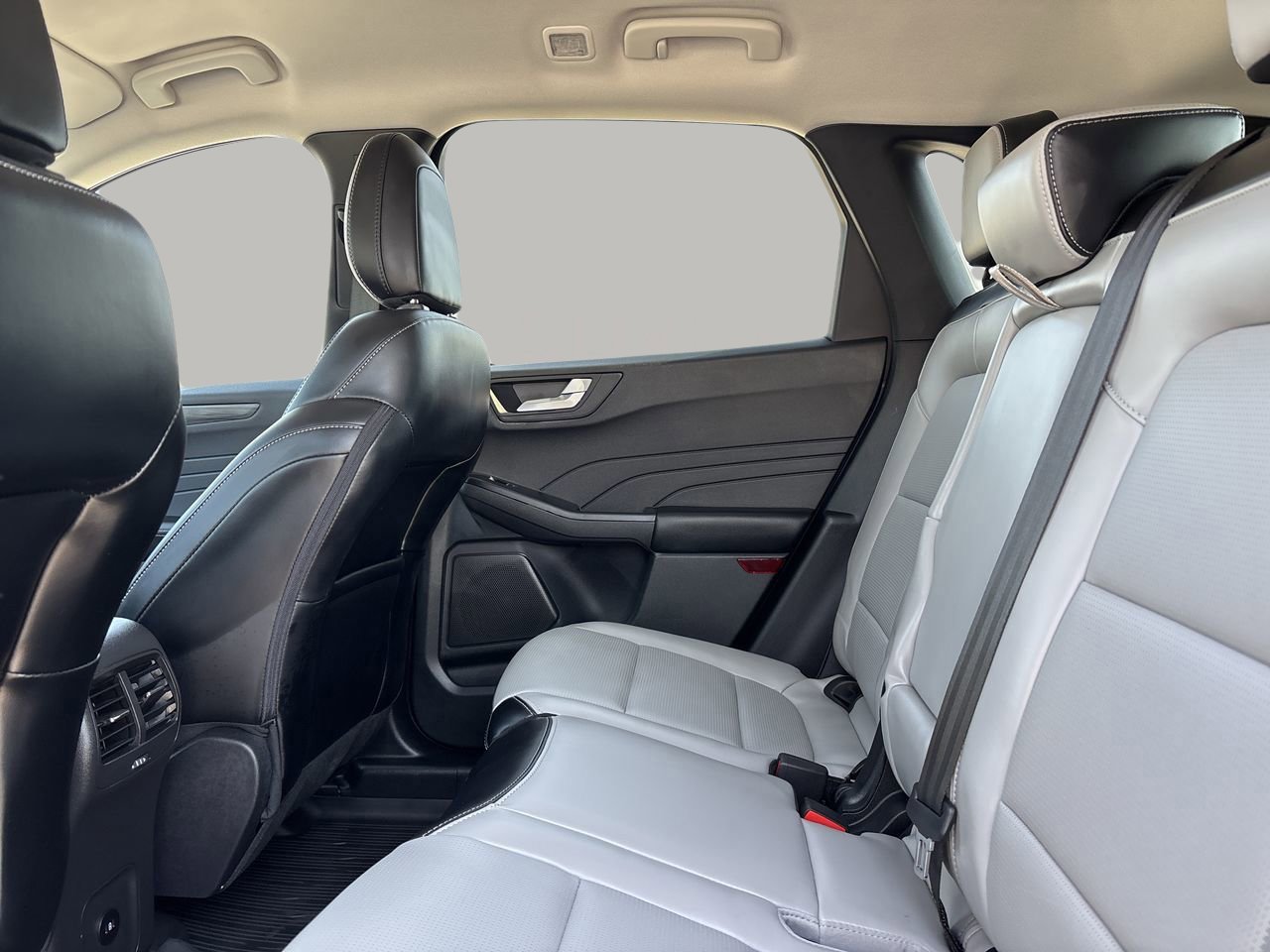 Certified 2025 Ford Escape Platinum image 23