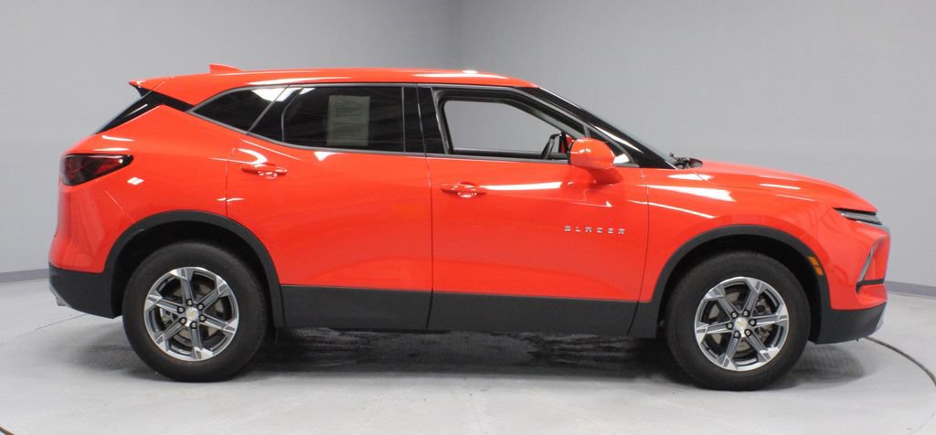 Used 2025 Chevrolet Blazer LT AWD/4WD image 10
