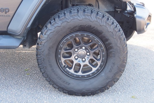 Used 2023 Jeep Wrangler Sport image 9