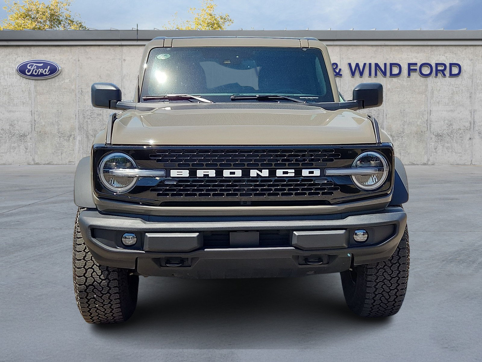Certified 2025 Ford Bronco Outer Banks w/ Sasquatch Package AWD/4WD image 2