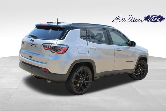 Used 2022 Jeep Compass Latitude w/ Sun and Sound Group FWD image 5