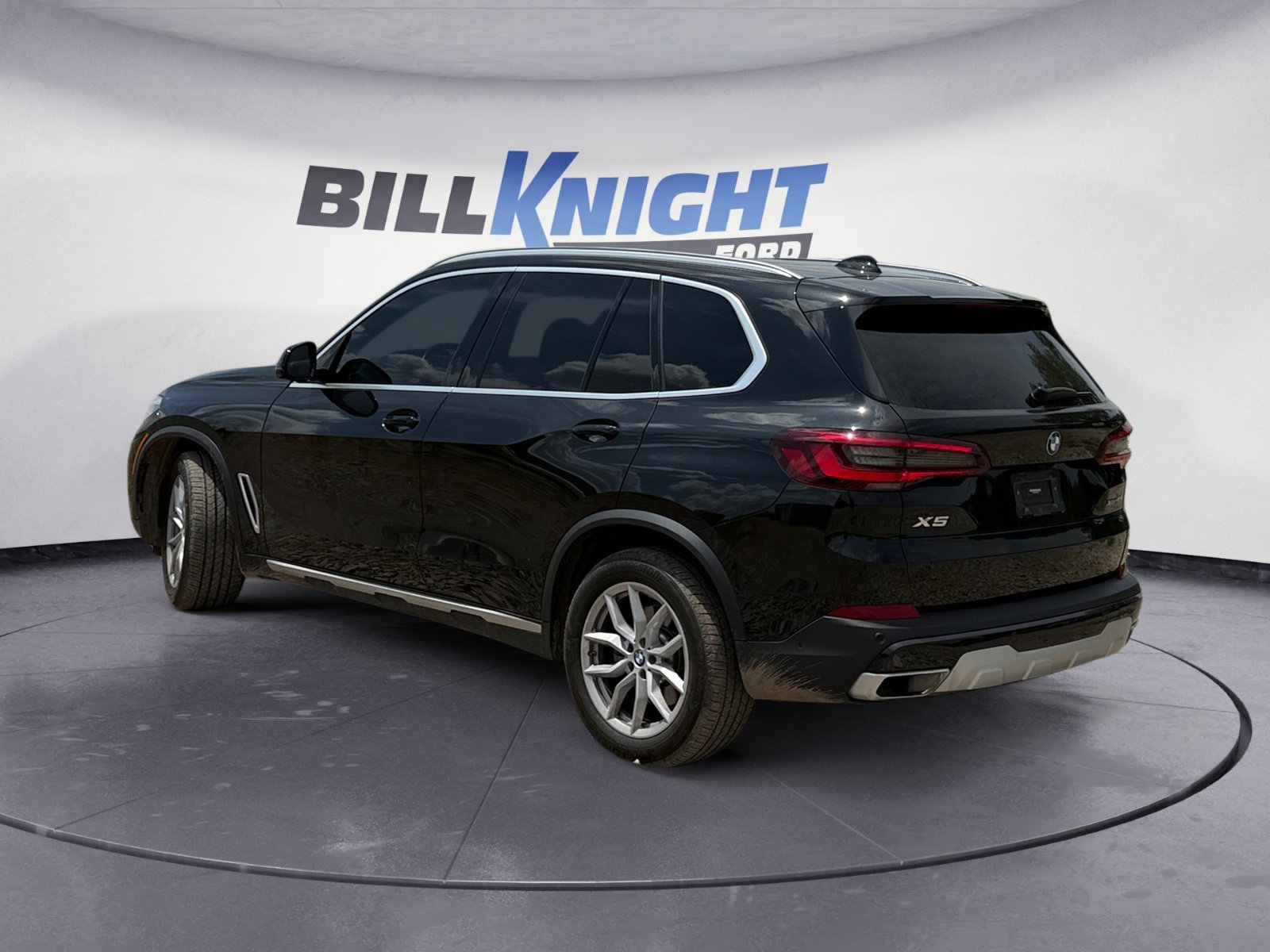 Used 2023 BMW X5 xDrive40i w/ Premium Package AWD/4WD image 3