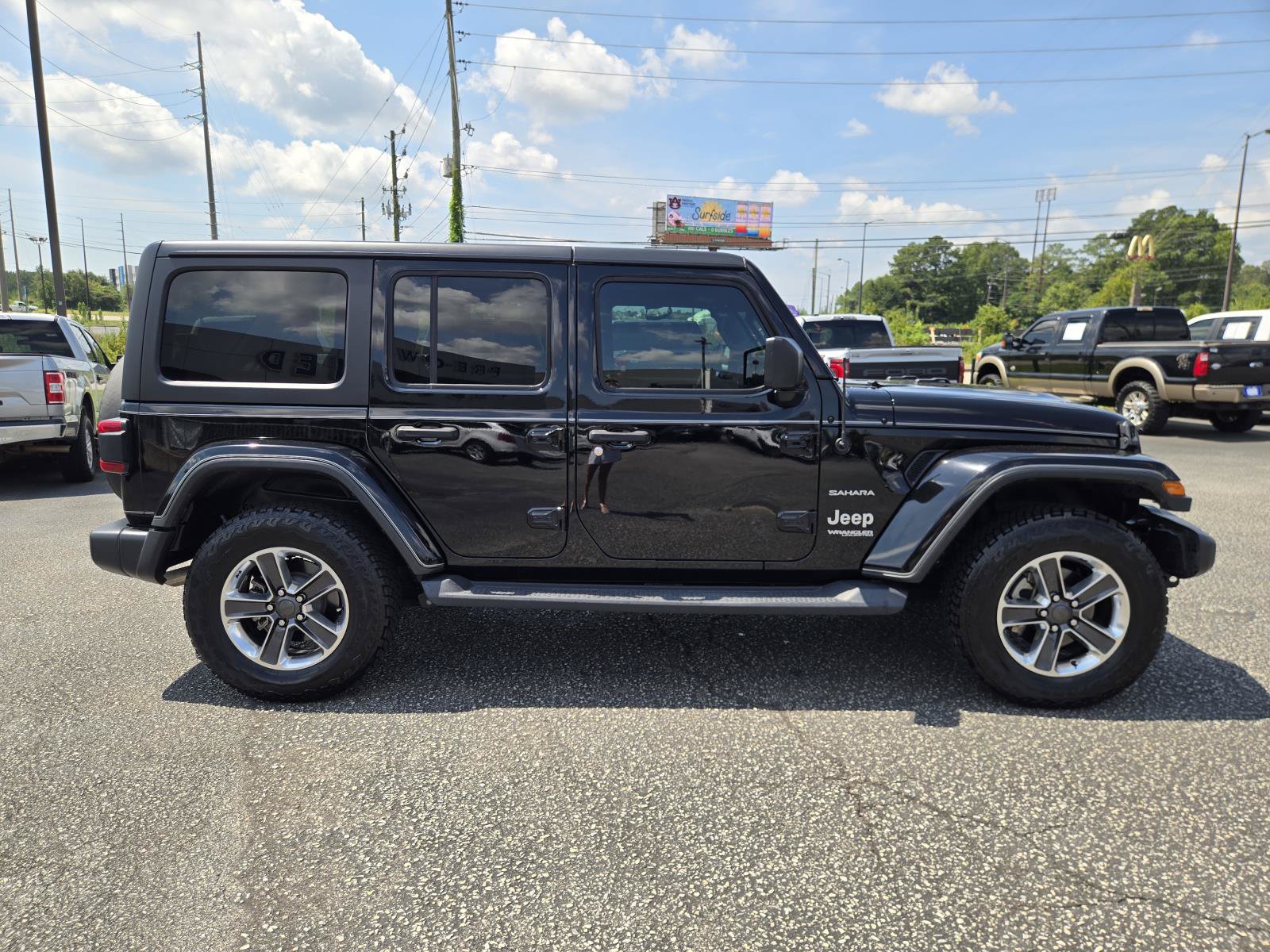Used 2019 Jeep Wrangler Unlimited Sahara AWD/4WD image 8