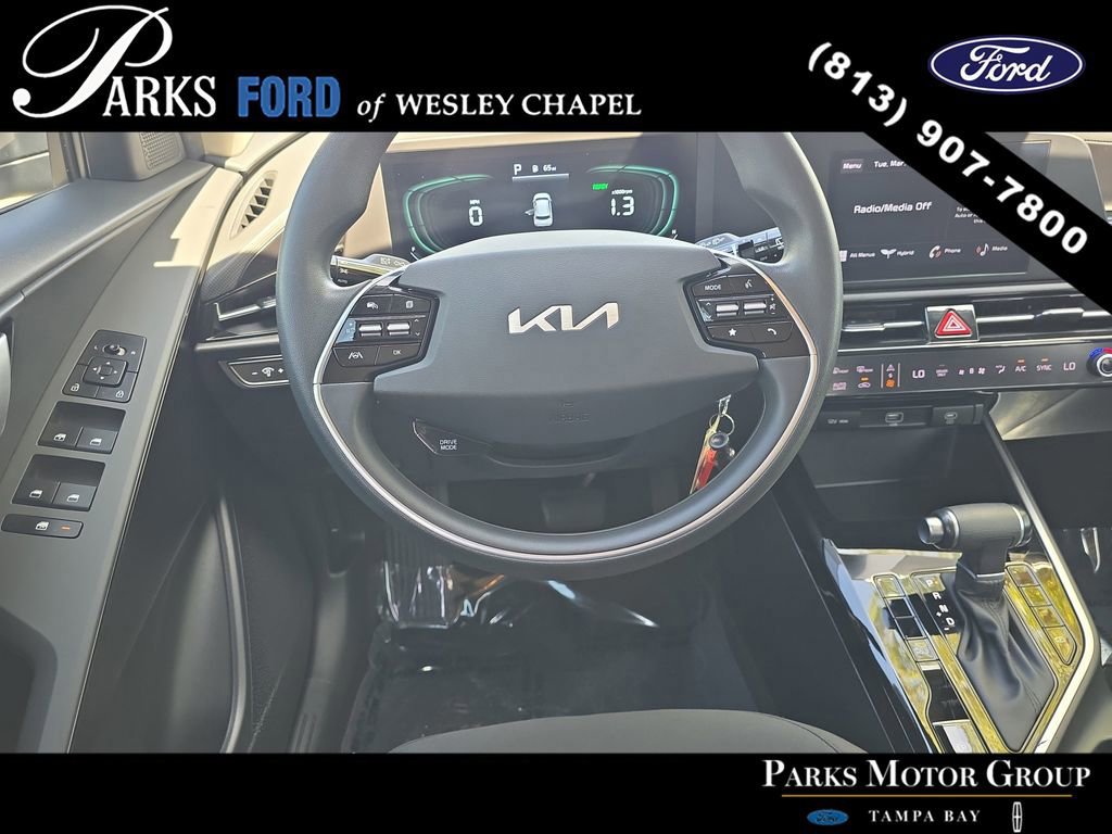 Used 2023 Kia Niro LX image 11
