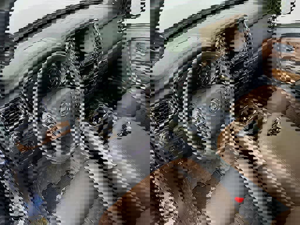 Used 2023 Nissan Titan Platinum Reserve w/ Moonroof Package image 2