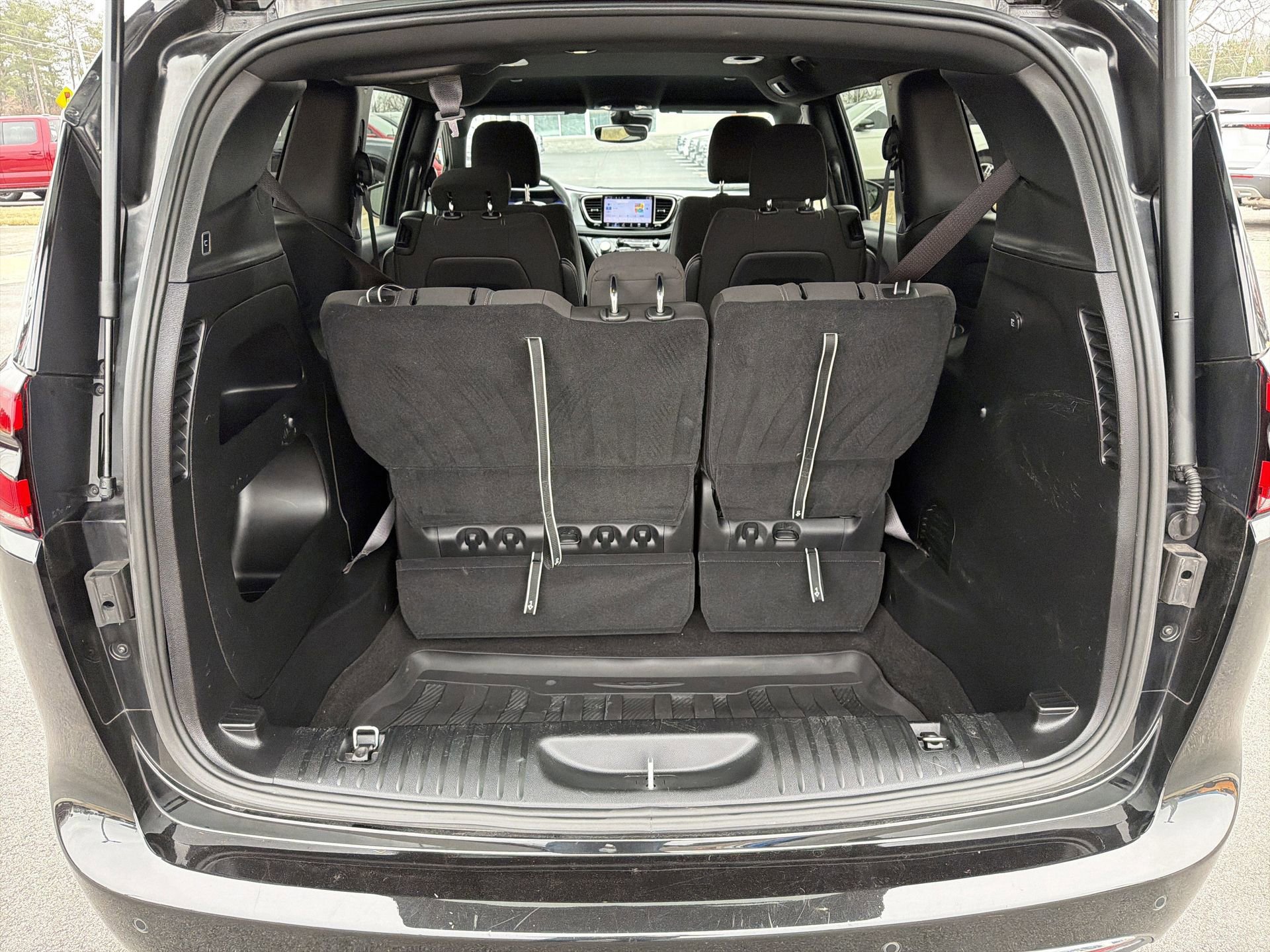 Used 2023 Chrysler Pacifica Touring image 32