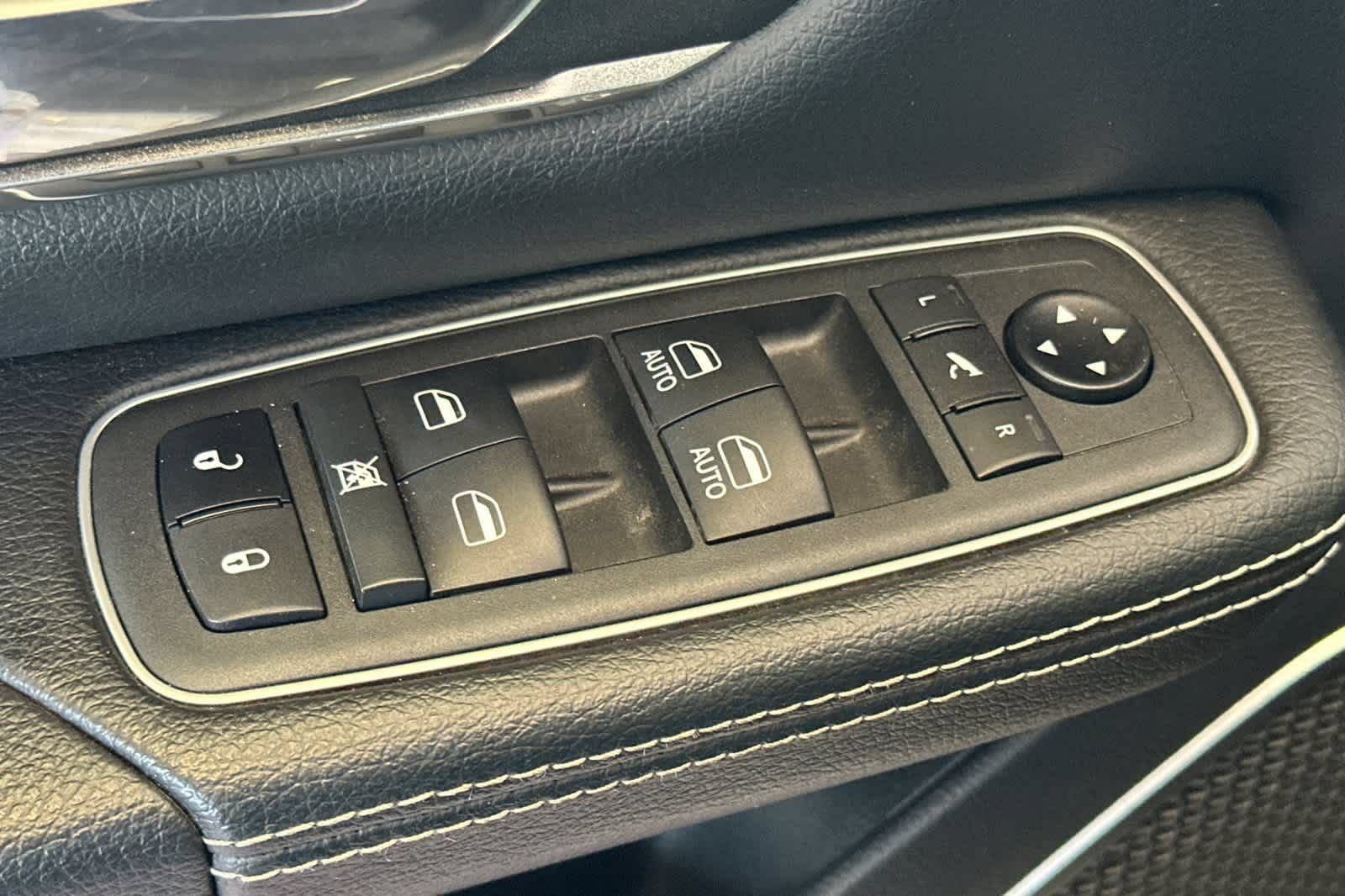 Used 2022 RAM 1500 Laramie AWD/4WD image 14