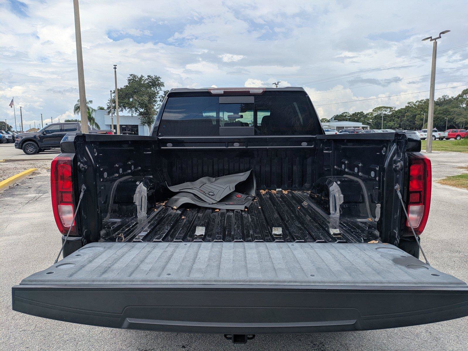 Used 2021 GMC Sierra 1500 SLE w/ Preferred Package RWD image 12