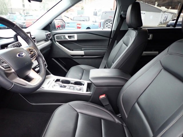Certified 2023 Ford Explorer XLT w/ Equipment Group 202A image 16