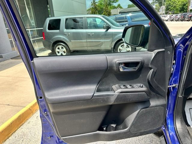 Used 2022 Toyota Tacoma TRD Sport AWD/4WD image 26