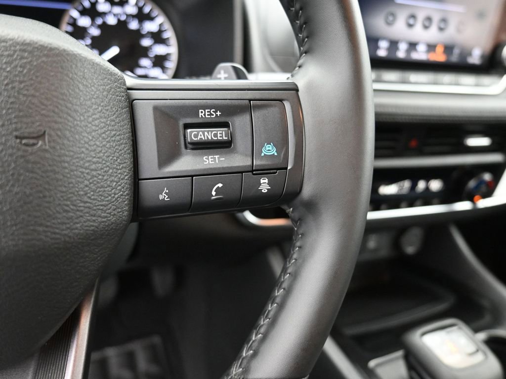 Used 2025 Nissan Rogue SV image 7