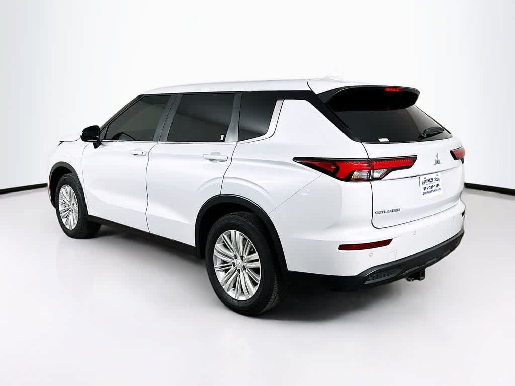Used 2024 Mitsubishi Outlander ES FWD image 4