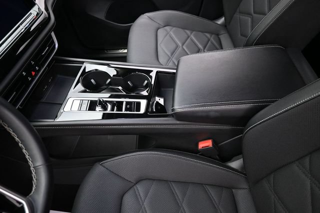 Used 2024 Volkswagen Atlas SE AWD/4WD image 25
