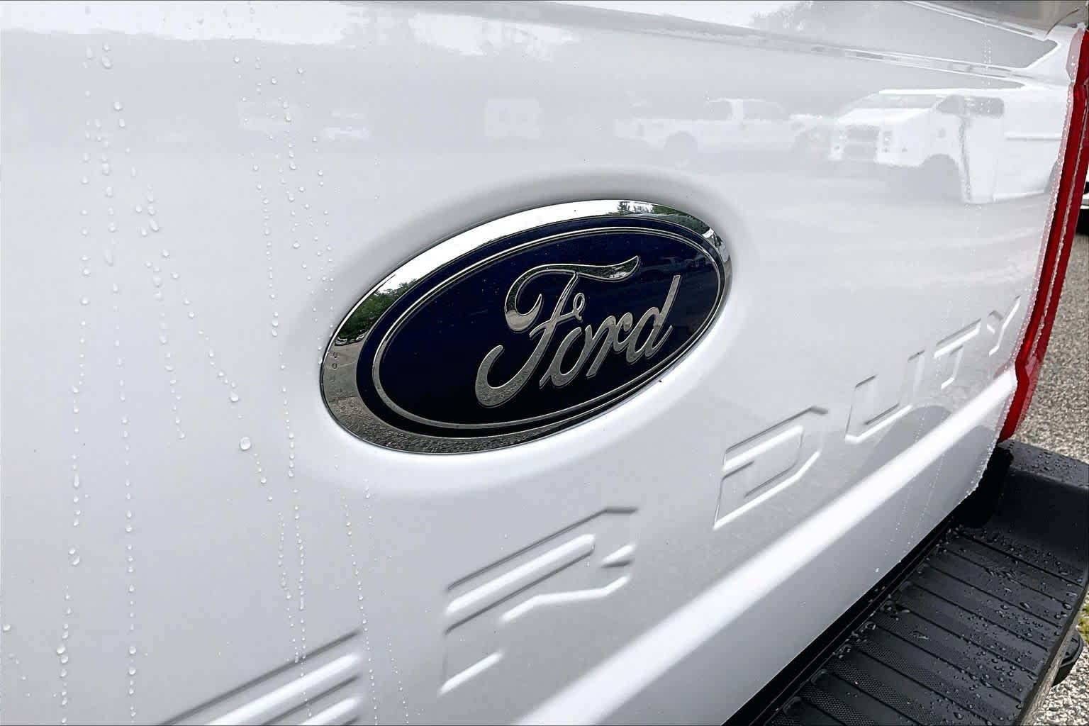 Certified 2025 Ford F250 XLT w/ Snow Plow Prep Package AWD/4WD image 33