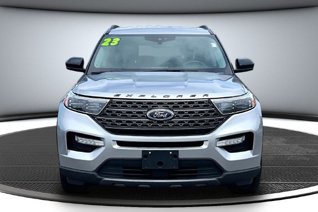 Certified 2023 Ford Explorer XLT w/ Equipment Group 202A AWD/4WD image 2