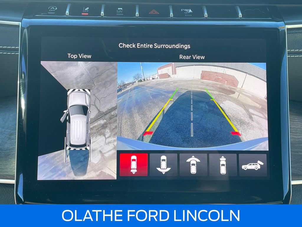 Used 2024 Jeep Grand Cherokee Limited w/ Luxury Tech Group II image 18